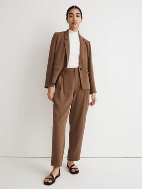 Madewell Petite Pleated Tapered Leg Pants 6P Easygoing Crepe Light Roast